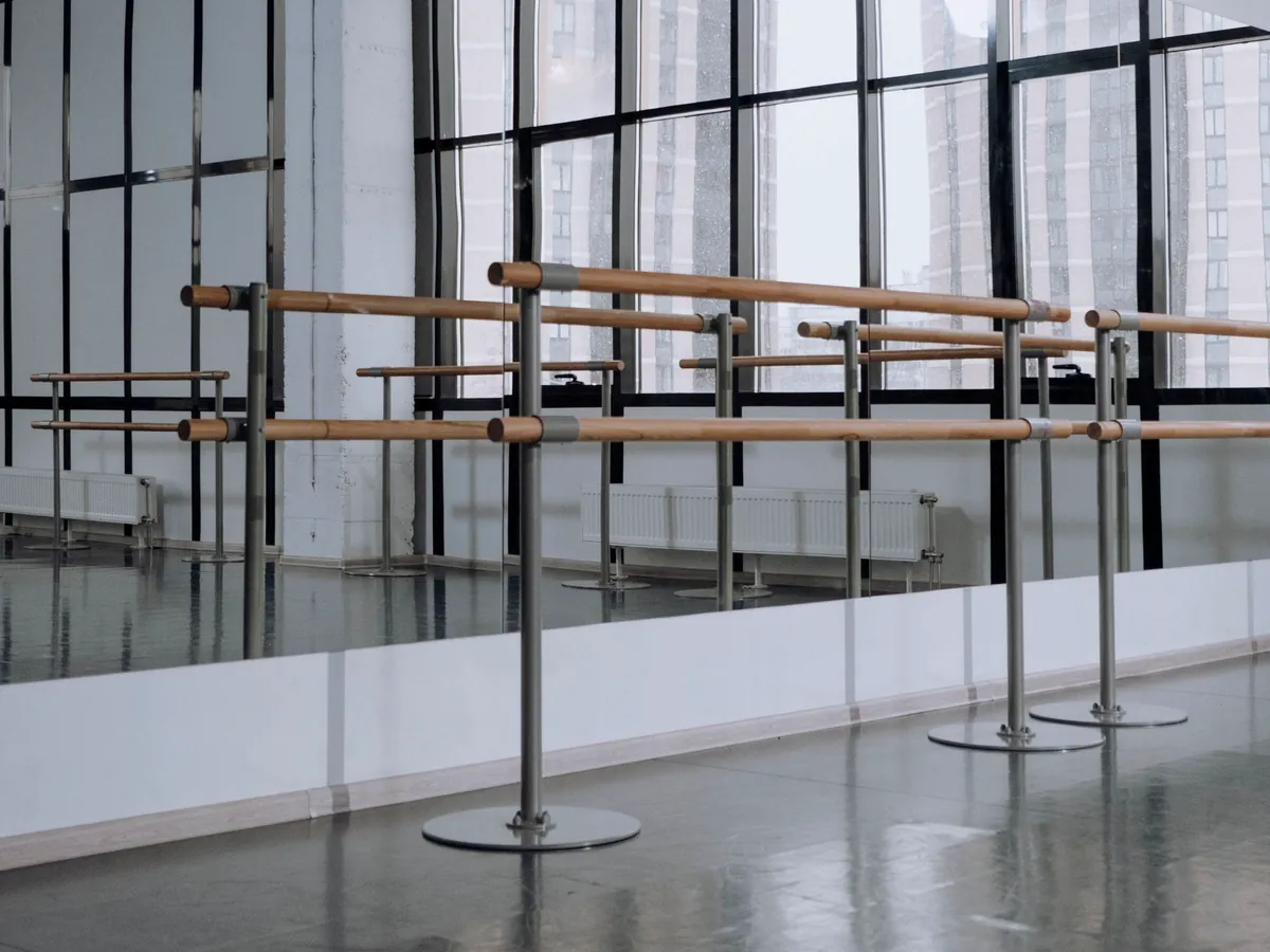 Free-standing barres in front of a mirror wall
